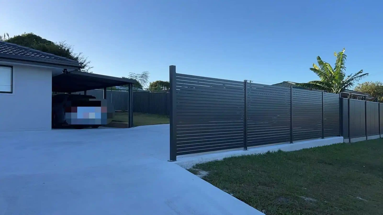 Aluminium horizontal slat fencing by FY Fencing, Brisbane